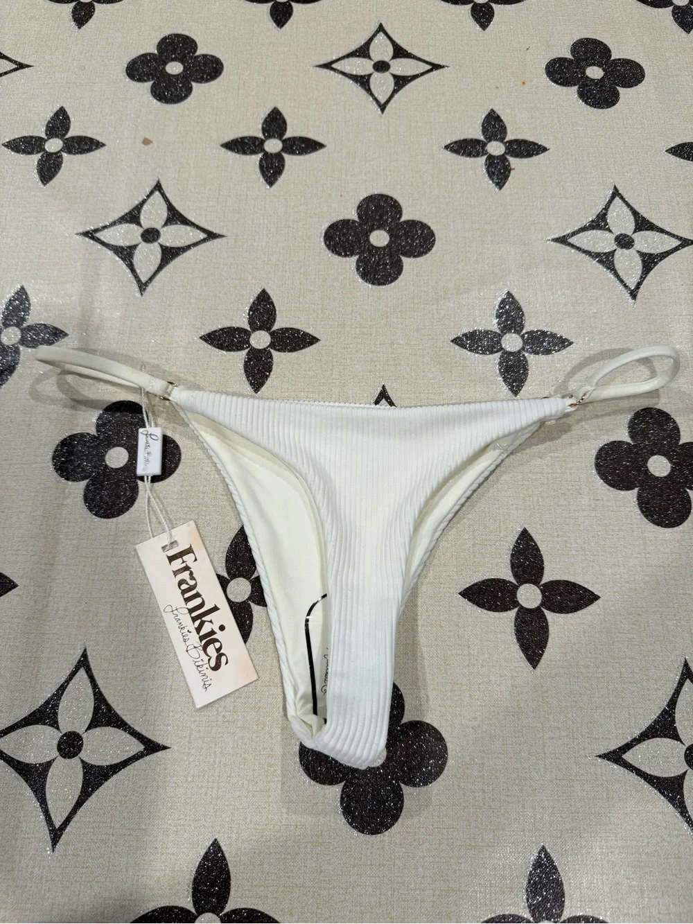 NwT🌻Frankies Bikinis ribbed string bikini bottom 🌻